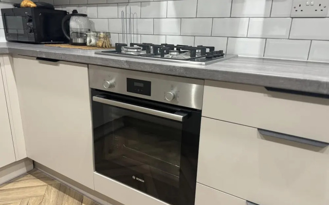 Birmingham City 2 Bedroom Apartment - Free Parking