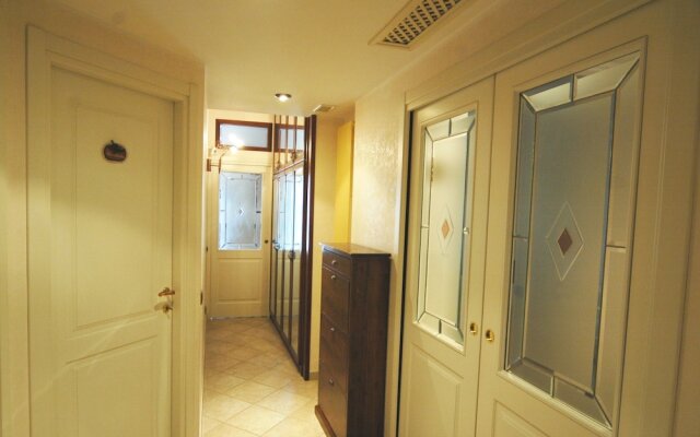 Roma Chic House - Delightful Luxury Apartment 3 People, With Jacuzzi