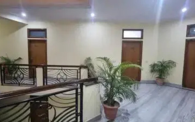 Hotel Shri Hari by OYO Rooms