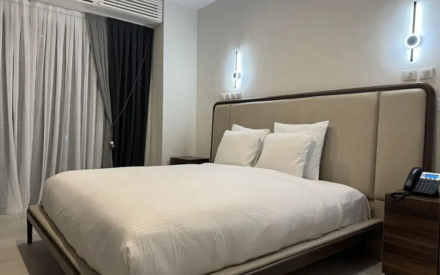 The Six Apparthotel