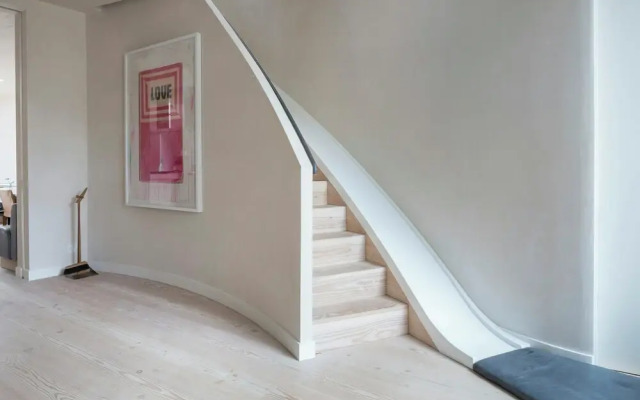 Blythe Road by Onefinestay