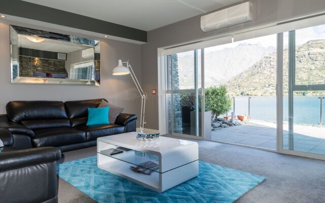 Luxury Lakefront Villa Queenstown