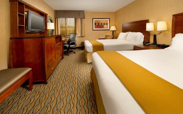 Holiday Inn Express Fairfax - Arlington Boulevard by IHG