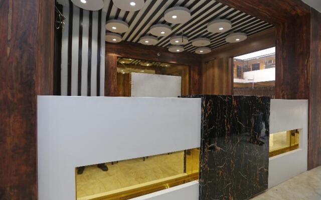 OYO 27864 Hotel Samrat