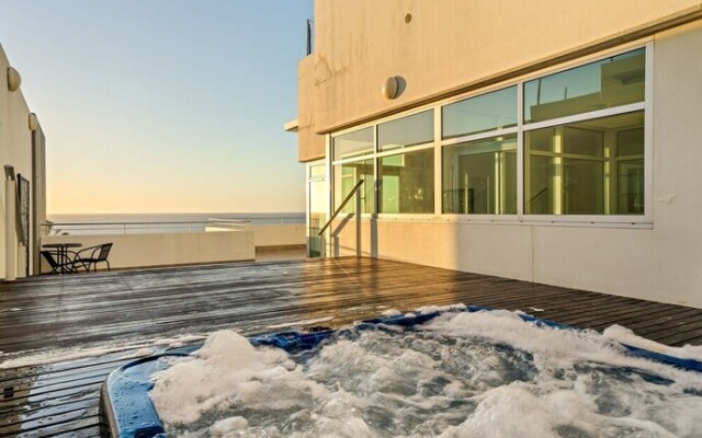 Glenelg Skyline Beachfront Penthouse, Adelaide