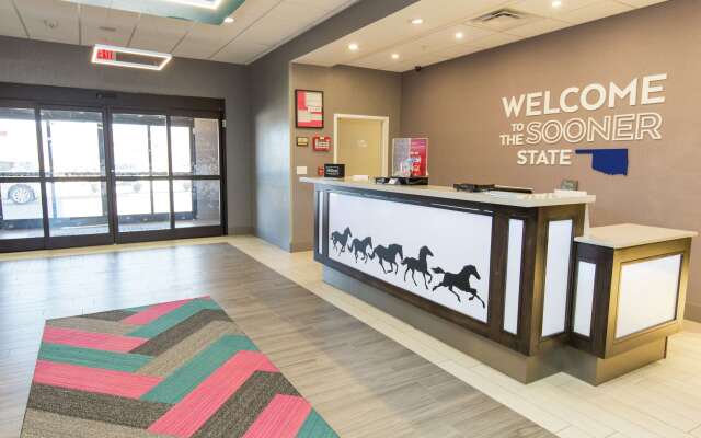 Hampton Inn Mustang