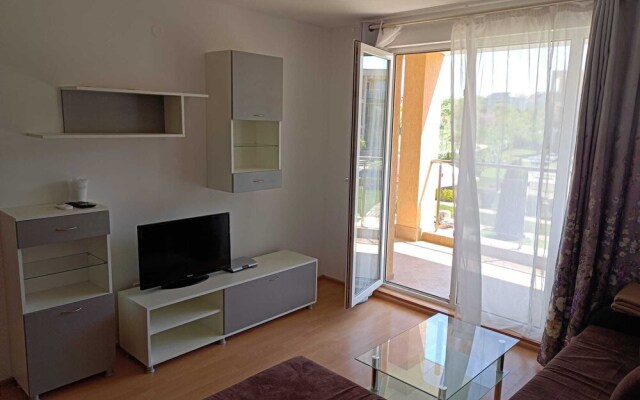 Nice Apartment With Swimming Pool