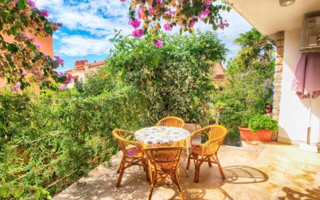 Apartments Radmila 977