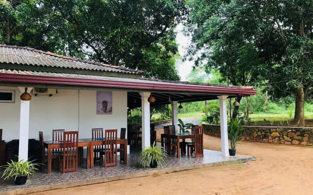 Lucas Lake Hotel