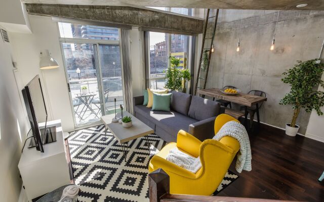 QuickStay - Sunlit Luxury Loft on King West