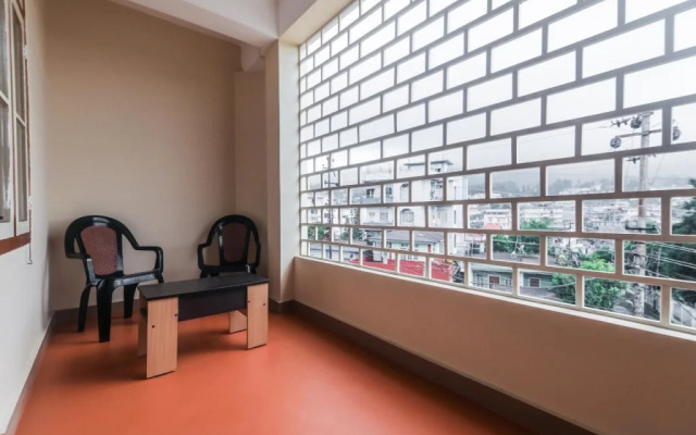 Oyo 18670 Sanctum Guest House