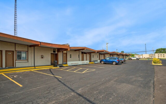 Great Lakes Inn and Suites