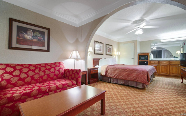 Peach State Inn & Suites