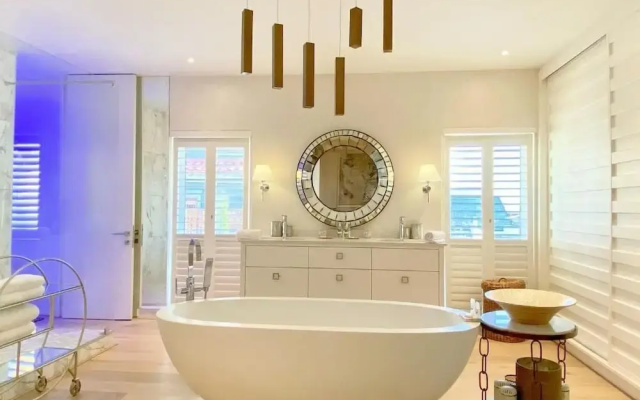 YOLO Spaces - Clifton Sea View Villa