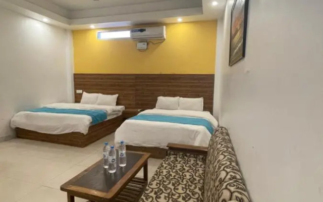 Lushy Days Hotel Nanda