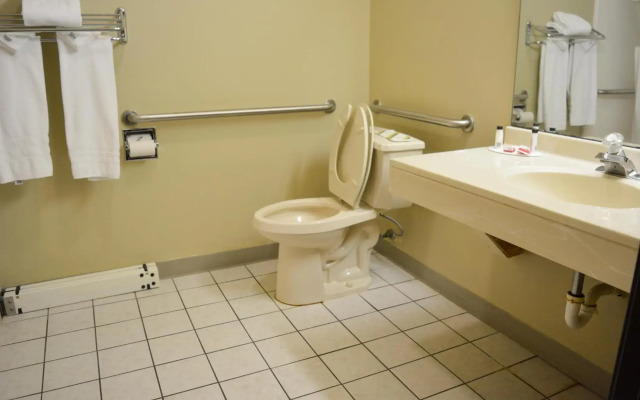 Travelodge by Wyndham St. Louis