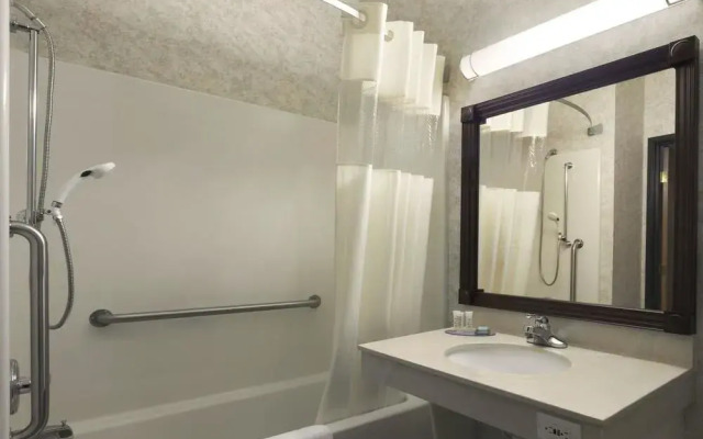 Travelodge and Suites Fargo/Moorhead