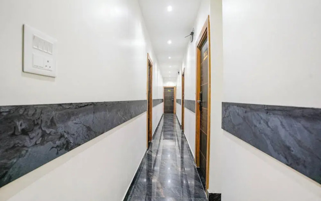Fabhotel Riza International