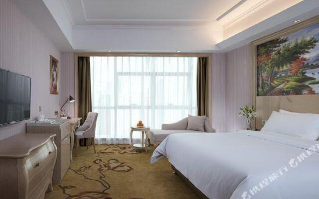 Vienna Hotel (Xingyi Wanfenglin)