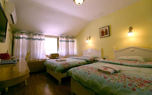 Fenghuang Happy Hotel