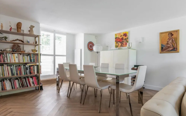 West Heath Road by Onefinestay