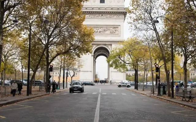 Veeve Champs Élysées Hideaway