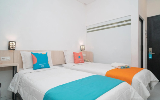 Sans Hotel FiFFa Premiere Malang