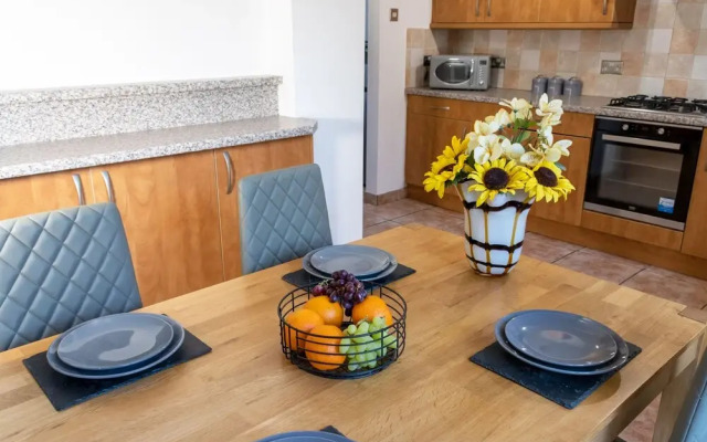 Catsbrook House - Sleeps 7 - Business Travellers Accommodation