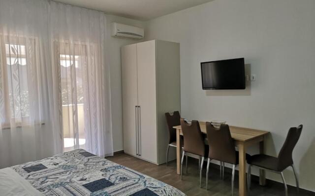 Flowers apartments Medulin, Fucane 1A