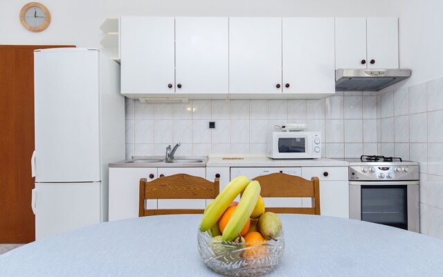 Apartments and Rooms Iva