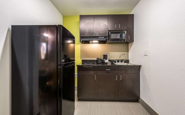 Studio 6 Monroe, LA - Hwy 165