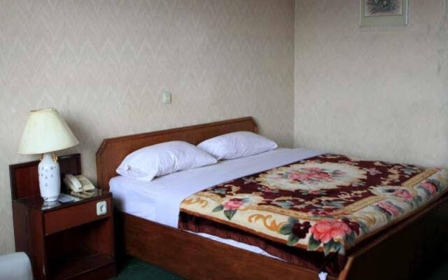 Chitra Hotel