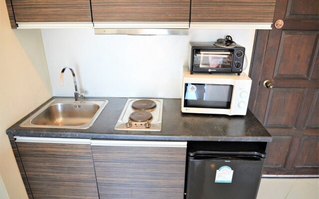 Park Lane studio apartment with swimming pool view Pattaya