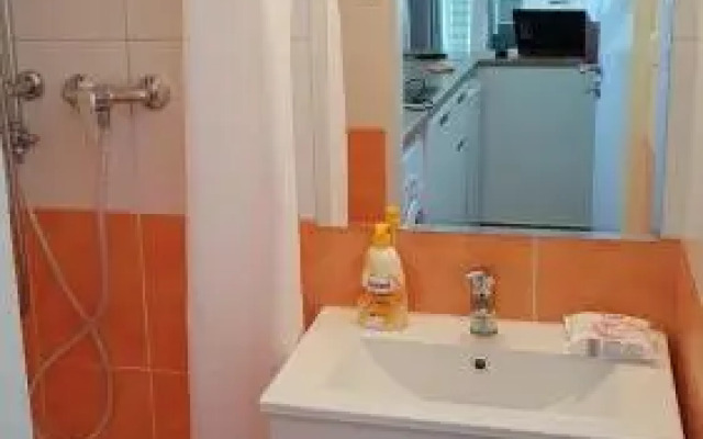 Hidden Gem close to hockey stadium with terrace