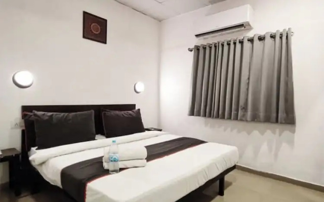 Oyo 42609 Townhouse Gokul Solitaire VIP Road