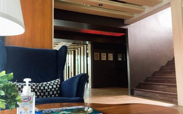 RedDoorz Premium Coco Hotel