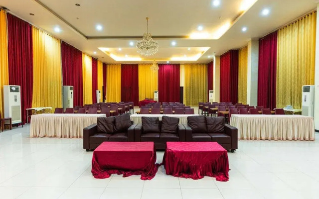 Reddoorz Plus Near Karebosi Area 3