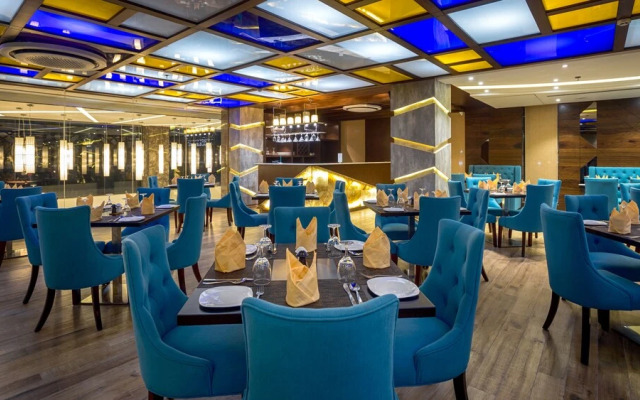 Hotel Saffron Crest