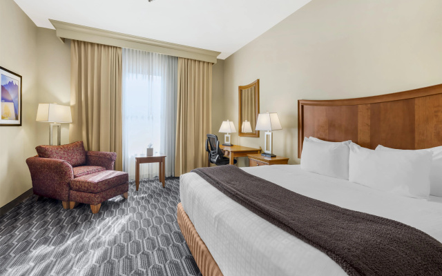 Best Western Plus Swiss Chalet Hotel & Suites