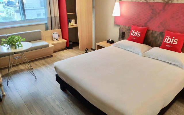 ibis Shenyang north station