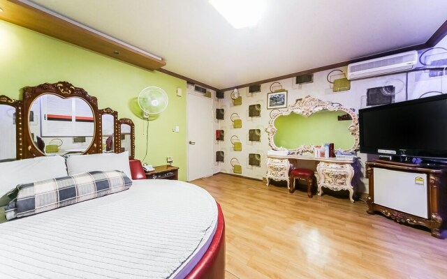 Busan Janglim Blue Moon Hotel
