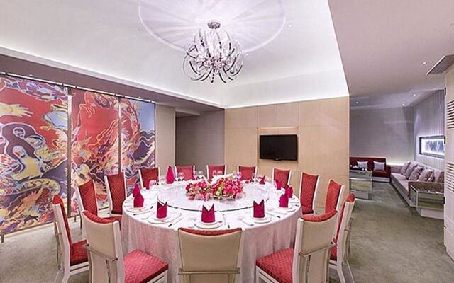 Cineaste Garden Hotel