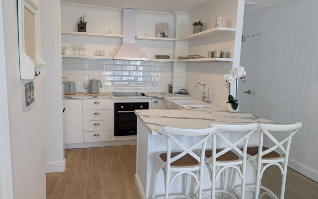 Bay Lodge Apartments