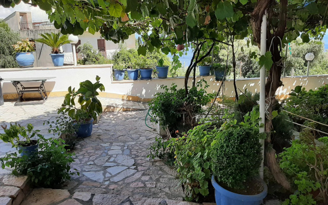 Cosy apartment in Mpenitses with terrace