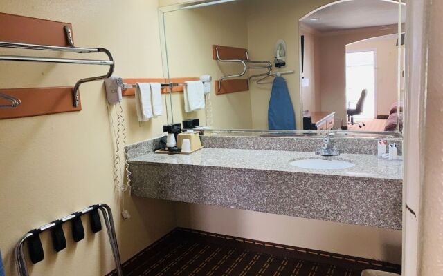 Luxury Inn & Suites Liberty