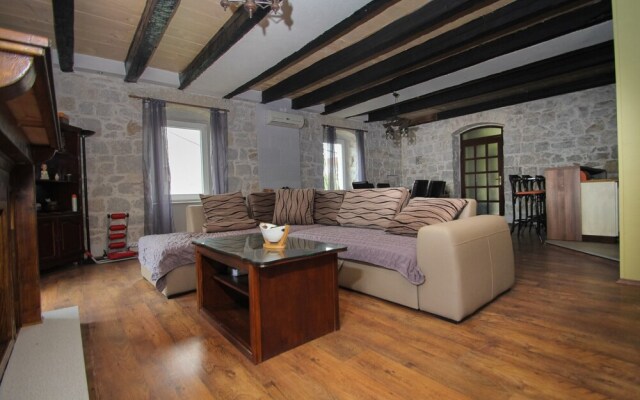 Luxury 120 m2 apt With Balcony Next to the Beach