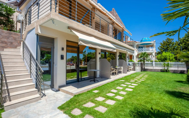 Aliston Deluxe Living - Adults Only