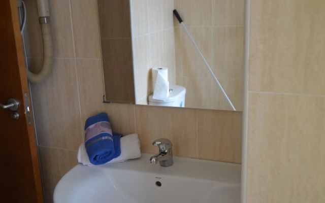 Fully equipped studio overlooking Mount Oiz