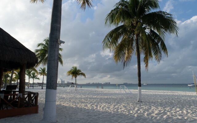 Oceanfront Condo at Voted Best Cancun Sandy Beach