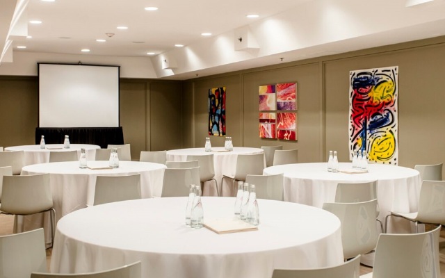 The Chicago Hotel Collection Ambassador Gold Coast
